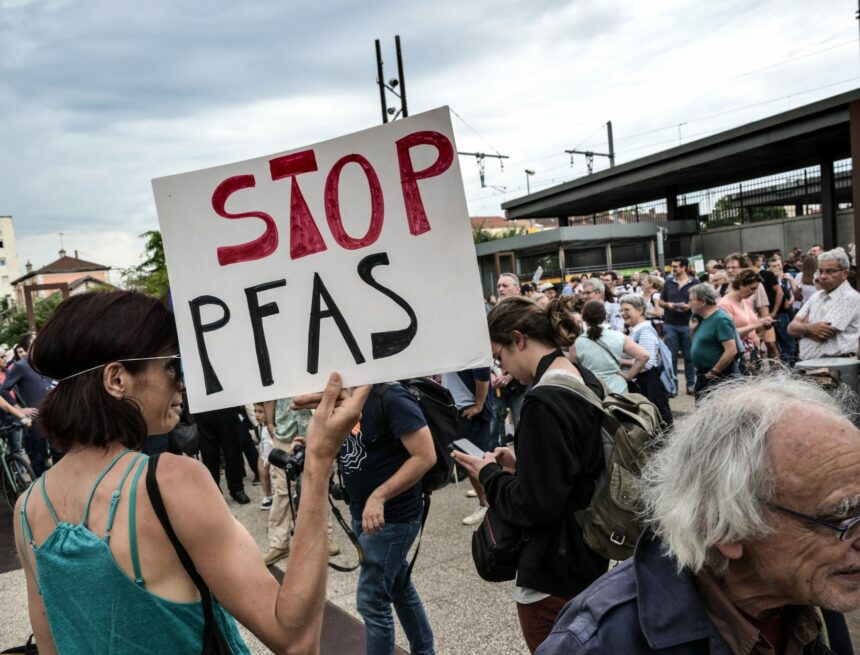 Les ministres de l’environnement sont soumis à des tests de dépistage de « produits chimiques éternels ».