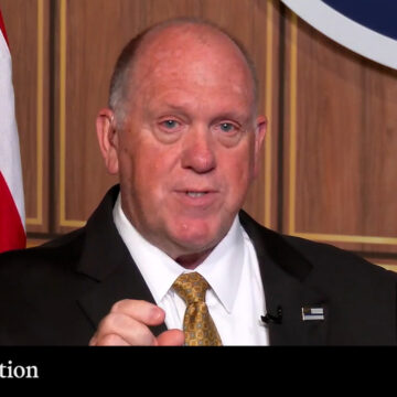 Le tsar des frontières Tom Homan défend les agents de l’ICE qui portent des masques | The Conversation