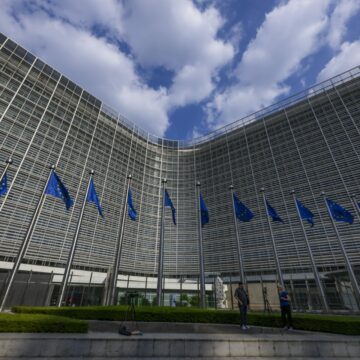 Bruxelles engage une procédure à l’encontre de l’Espagne au sujet des règles qui permettent au gouvernement d’empêcher la prise de contrôle de Sabadell par BBVA