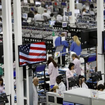 Des initiés de Google expliquent pourquoi la fabrication de téléphones aux États-Unis n’a pas été à la hauteur, alors que Trump appelle Apple à recommencer