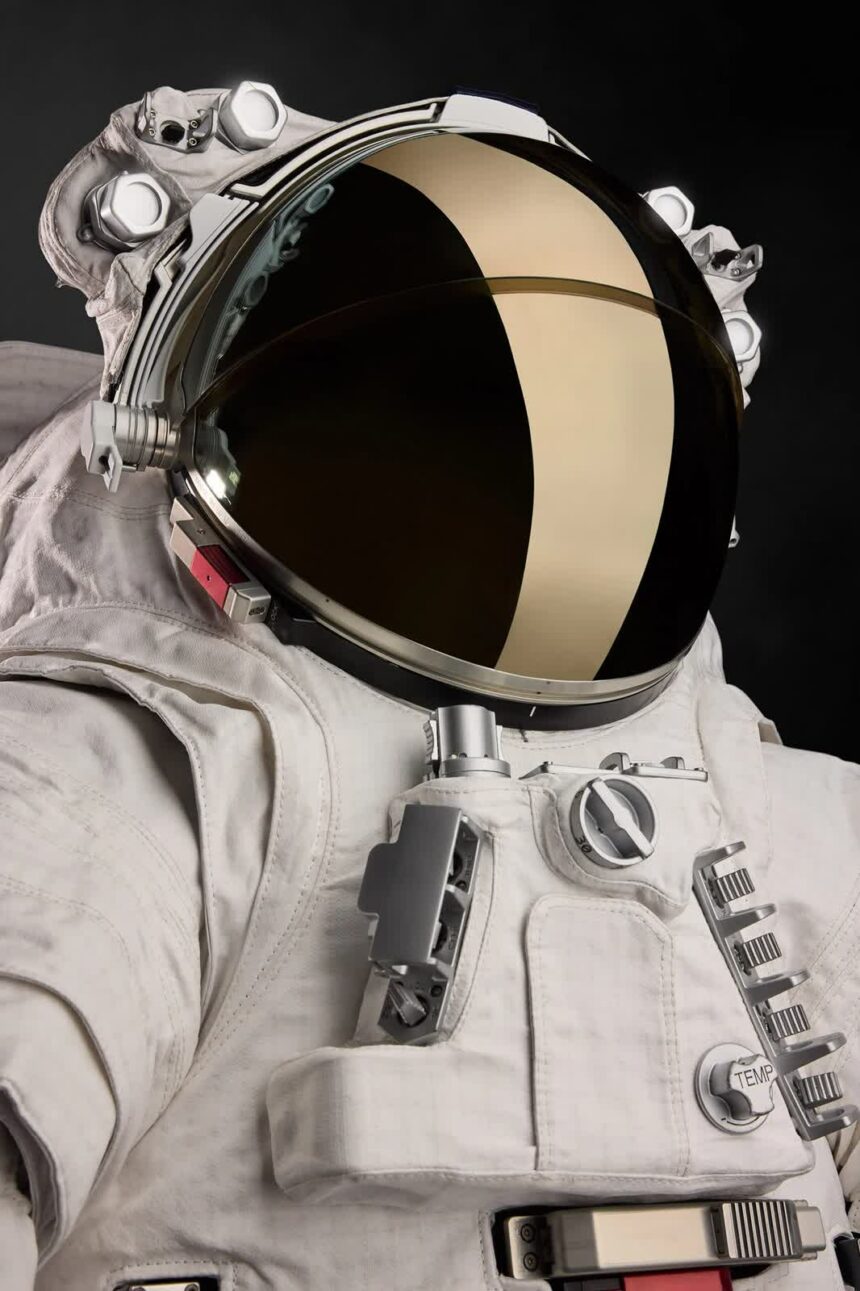 Oakley conçoit la visière de la prochaine combinaison lunaire de la NASA