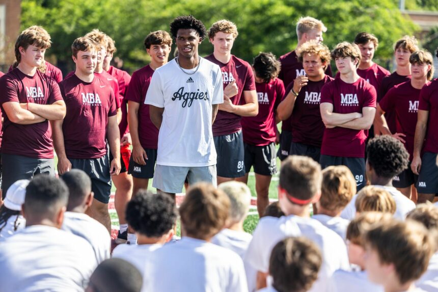 Mike Elko fournit une énorme mise à jour sur la santé de Texas A&M QB après le retrait à la Manning Academy