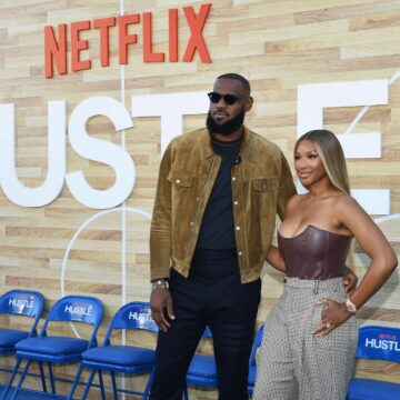 Savannah James dessine des chattes de fan sur une tenue glamour lors de la sortie avec le mari de la superstar de la NBA