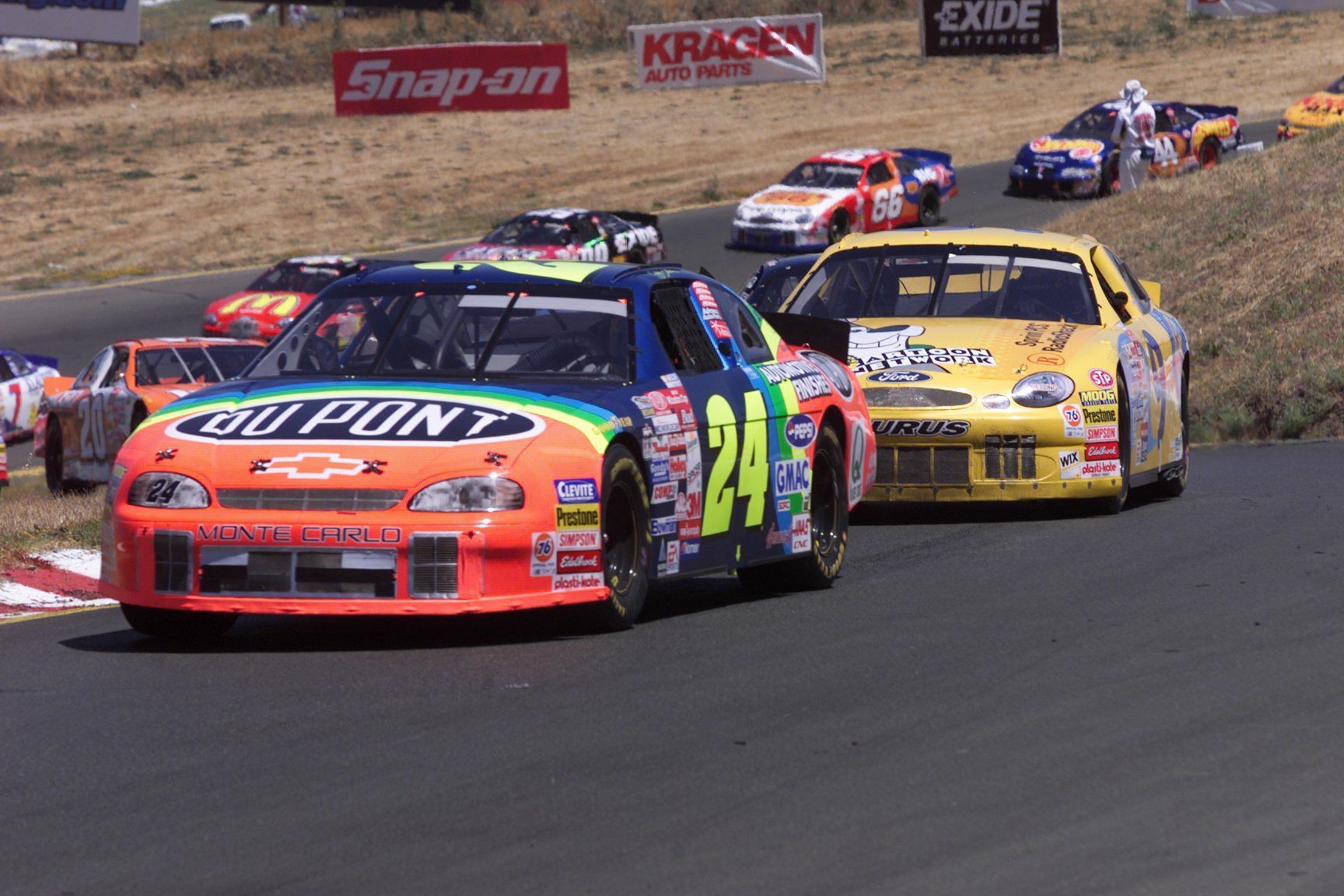 Jeff Gordon conduisant la Chevrolet # 24 à Sonoma Raceway en 1999 - Source: Getty