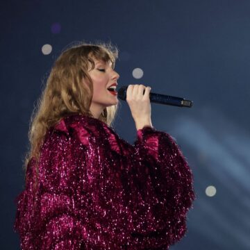 « Ça ressemble à elle » – Internet divisé par Madame Tussauds dévoilant 13 nouvelles figures de cire Taylor Swift inspirées par ERAS Tour