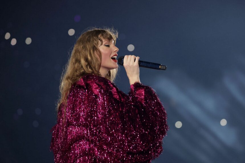« Ça ressemble à elle » – Internet divisé par Madame Tussauds dévoilant 13 nouvelles figures de cire Taylor Swift inspirées par ERAS Tour