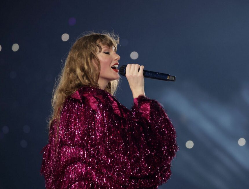4ddee-17533365046614-1920.jpg « Ça ressemble à elle » – Internet divisé par Madame Tussauds dévoilant 13 nouvelles figures de cire Taylor Swift inspirées par ERAS Tour