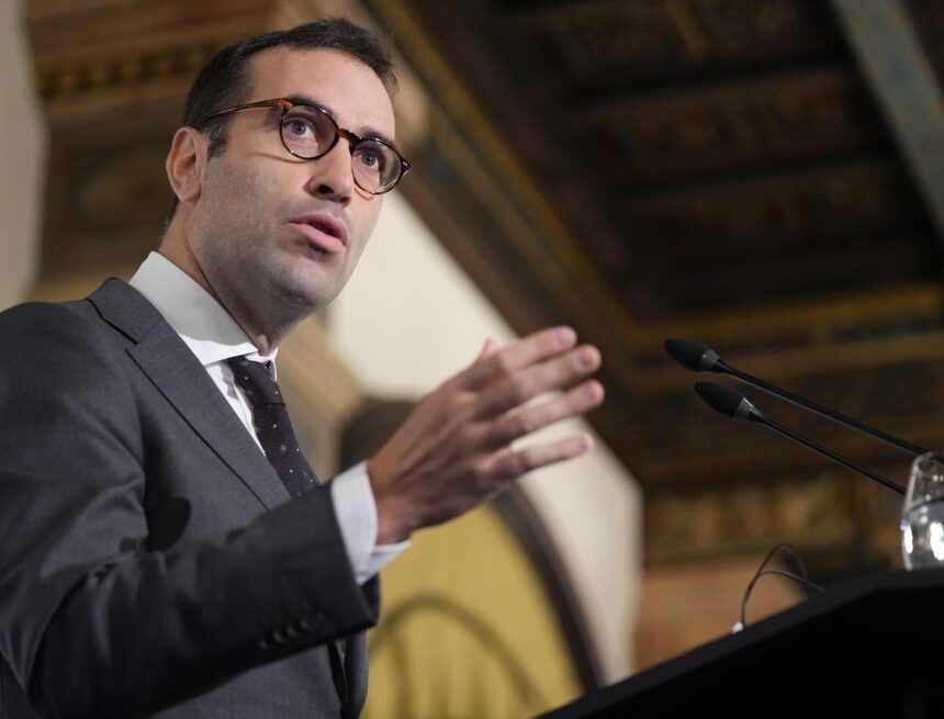 EuropaPress_6208061_ministro_economia_comercio_empresa_carlos_cuerpo_desayuno_coloquio_sevilla.jpg L’organe préconise de « pousser » pour un accord avec Trump mais « de ne pas être naïf » et d’avoir des contre-mesures prêtes.