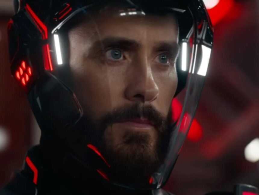 Jared Leto est le soldat ultime dans la nouvelle bande-annonce de TRON : Ares