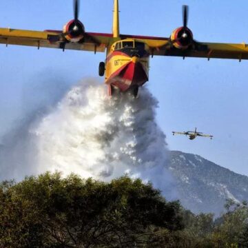 Deux avions de la flotte du mécanisme de protection civile de l’UE aident à lutter contre les incendies dans le sud de l’Albanie
