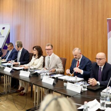 enr-ref.jpg Gonzato : Reforma në drejtësi, kontribut të madh në rrugën e Shqipërisë drejt BE-së