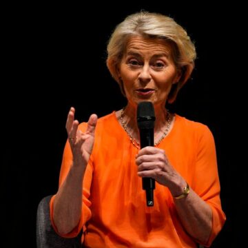 Mme von der Leyen a eu un « bon échange » avec M. Trump sur le différend douanier