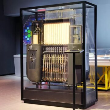 Dans les années 1930, quel pays a construit un ordinateur analogique fonctionnant à l’eau ?