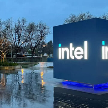 Le gouvernement américain prend une participation de 10 % dans Intel dans le cadre d’une tentative inhabituelle de relance de la fabrication de puces.