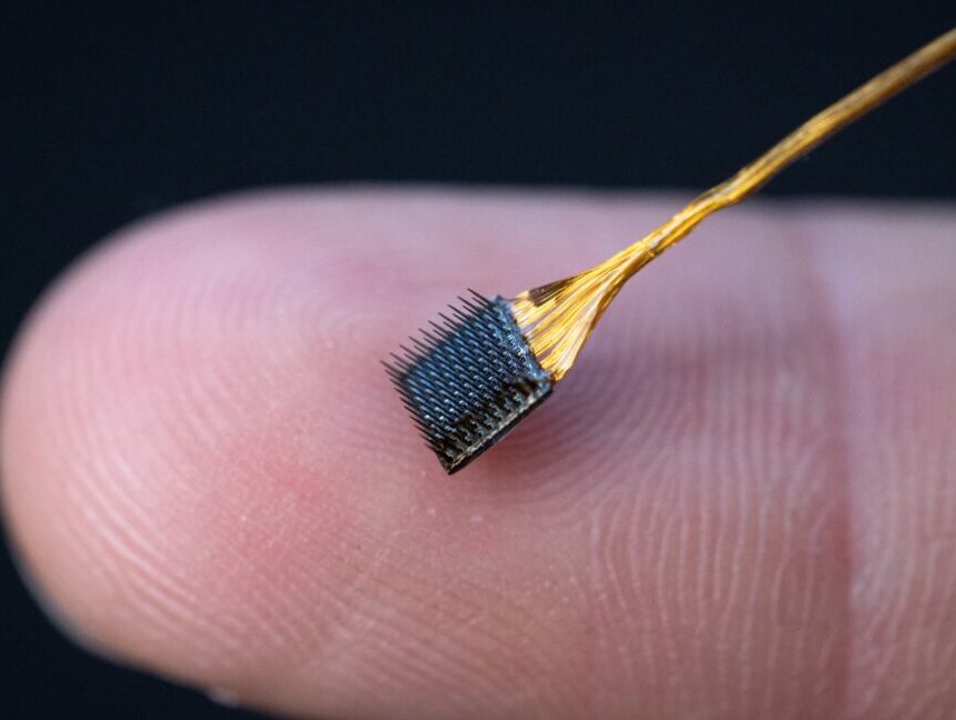 20250814_Brain_Computer_Interface_JG_02-1152x648.jpg Un décodeur de langage intérieur révèle quelques problèmes de confidentialité mentale