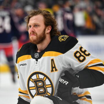 David Pastrnak devient 100% honnête de ne pas devenir capitaine des Bruins après le commerce des Panthers de Brad Marchand