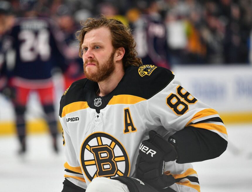 David Pastrnak devient 100% honnête de ne pas devenir capitaine des Bruins après le commerce des Panthers de Brad Marchand