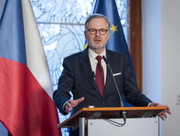 M. Fiala a salué les progrès accomplis dans les négociations de paix sur l’Ukraine, qui doivent être assorties de garanties de sécurité.