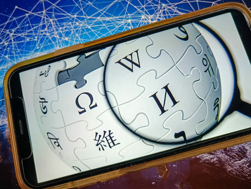Un bénévole dévoué dénonce « la plus grande opération d’autopromotion de l’histoire de Wikipédia ».