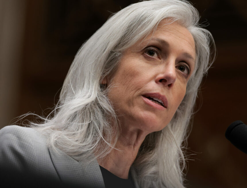 GettyImages-2222107417-2560x1440.jpg Le directeur du CDC a été démis de ses fonctions quelques semaines seulement après sa confirmation par le Sénat