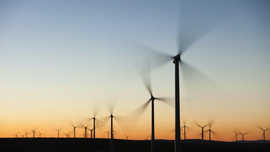 Pourquoi les parcs éoliens suscitent-ils tant de désinformation et de théories du complot ?