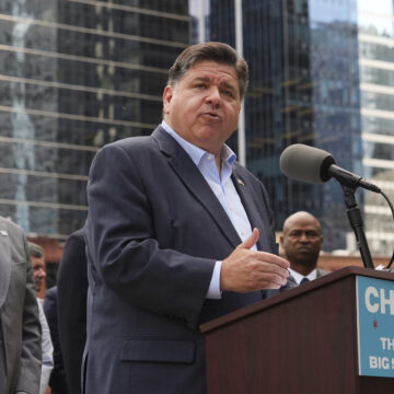 ap25237760743960.jpg Chicago n’a pas besoin ou ne veut pas de troupes fédérales, selon le gouverneur Pritzker
