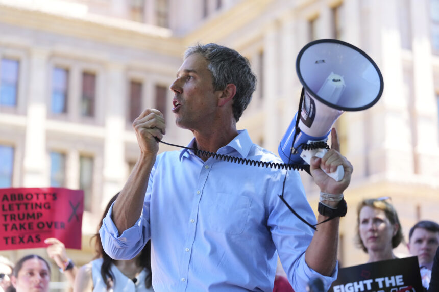 M. Paxton demande au juge du Texas d’emprisonner Beto O’Rourke en raison de la collecte de fonds liée à la lutte pour le redécoupage électoral.