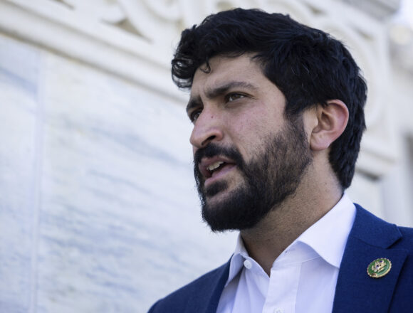 Les démocrates se méfient de l’impeachment alors que le GOP l’utilise pour motiver les électeurs.