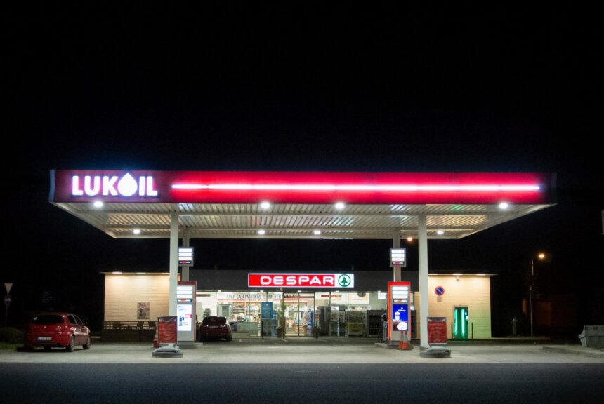 L’UE envisage d’imposer des droits de douane sur ses importations de pétrole russe