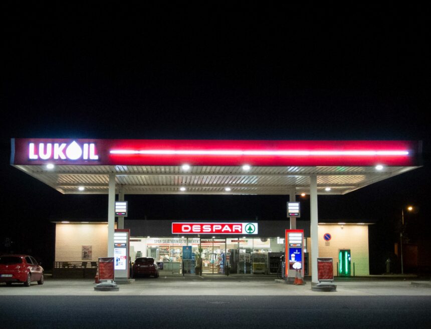 L’UE envisage d’imposer des droits de douane sur ses importations de pétrole russe