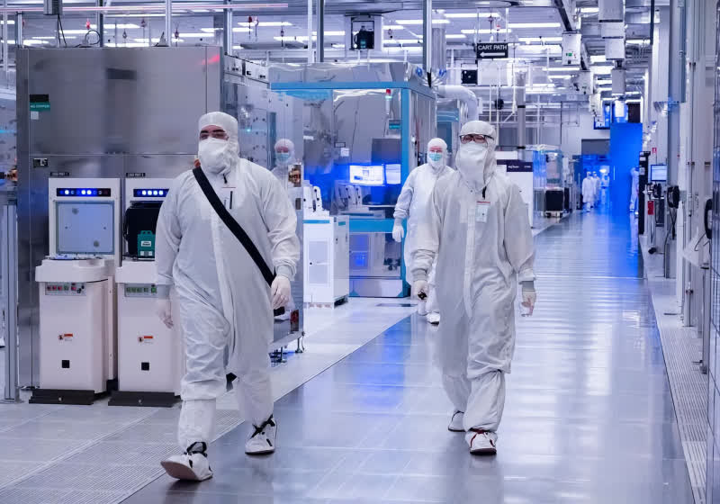2025-09-03-ts3_thumbs-c2c.jpg Intel est en tête des dépenses de recherche et développement dans le domaine des semi-conducteurs avec 16,5 milliards de dollars, mais la percée reste difficile à réaliser