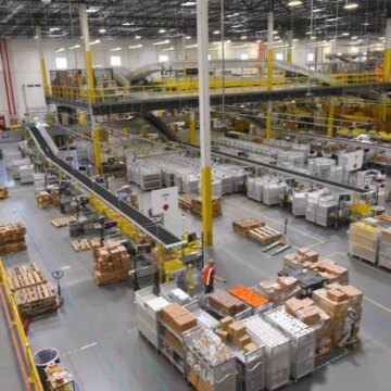 Amazon va honorer les commandes de Walmart, brouillant ainsi la frontière entre rivaux et partenaires