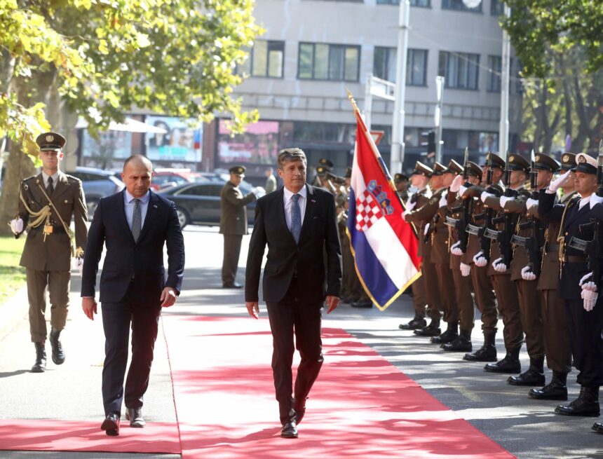 20250905-01467062-1.jpg La Slovénie ne participerait aux garanties de sécurité pour l’Ukraine qu’avec un mandat des Nations unies.