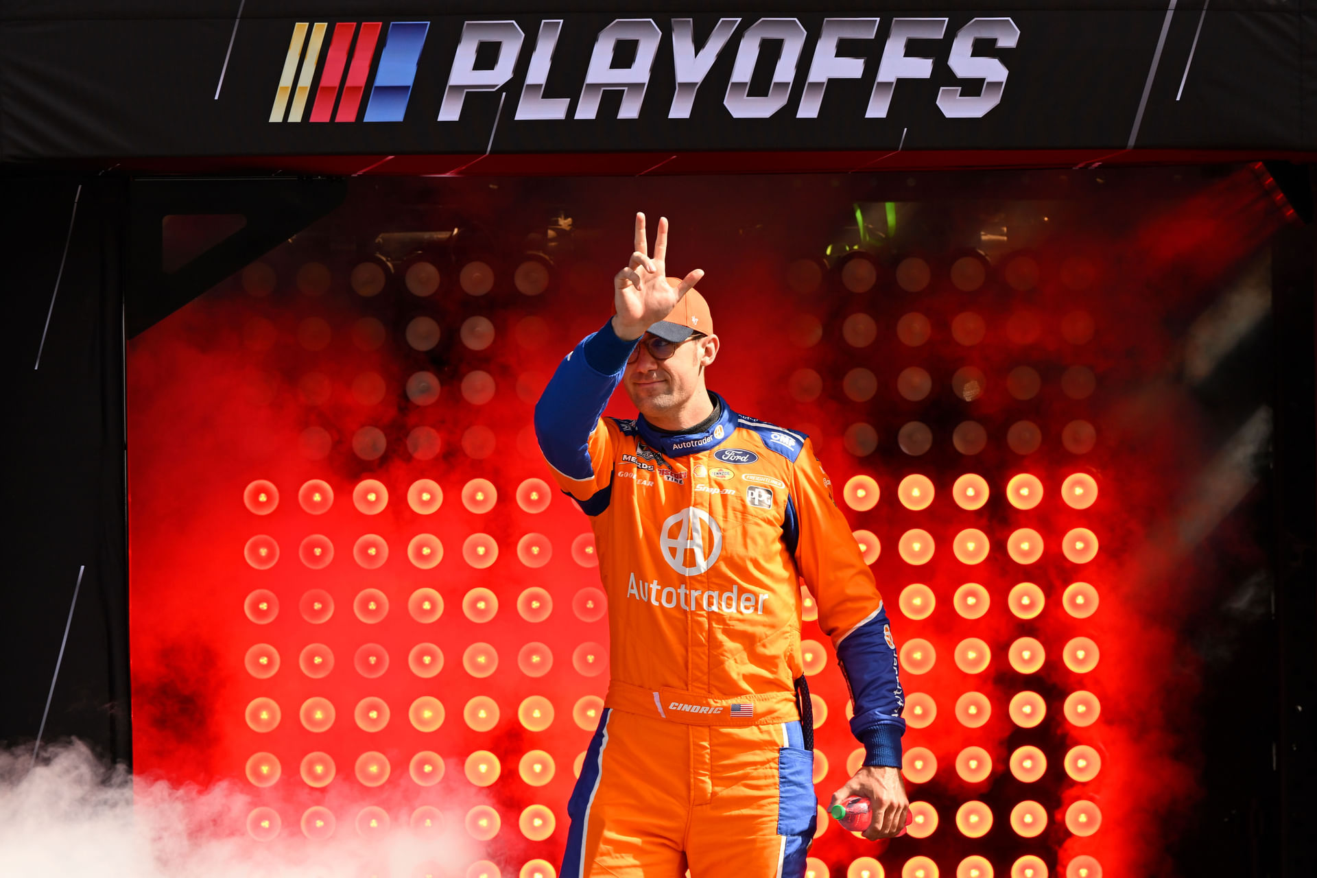 Austin Cindric (2) est introduit avant le début du Mobil 1 301 au New Hampshire Motor Speedway. - Source: Imagn