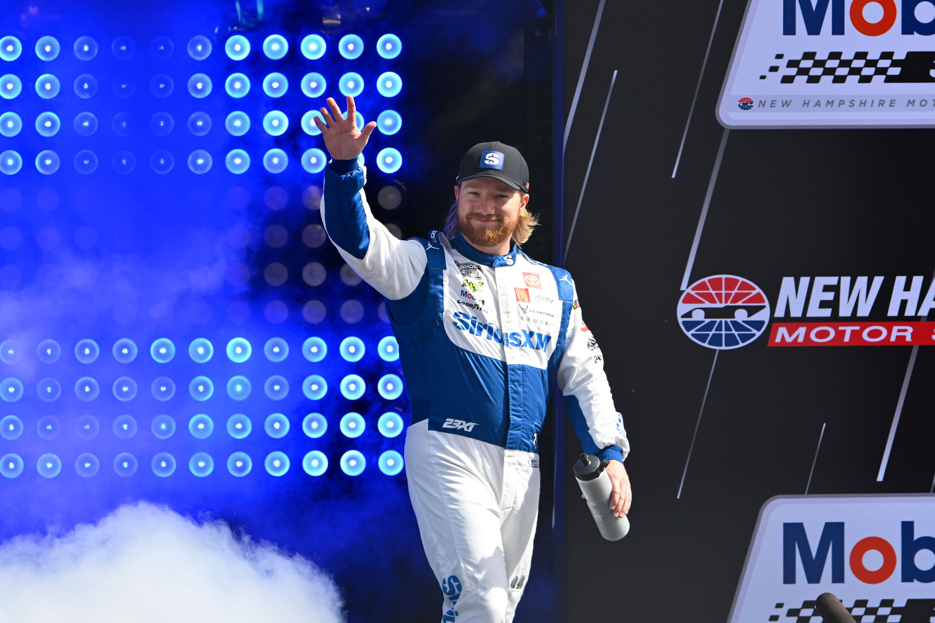 Tyler Reddick (45) est introduit avant le début du Mobil 1 301 au New Hampshire Motor Speedway - Source: Imagn