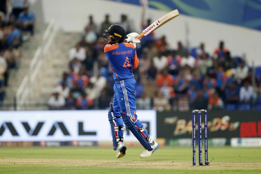 "C’est une tempête, une inondation et un tsunami" – Aakash Chopra salue