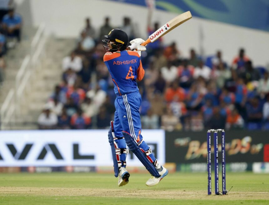 "C’est une tempête, une inondation et un tsunami" – Aakash Chopra salue