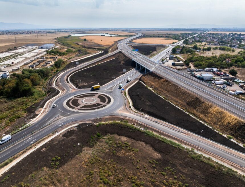 Une nouvelle autoroute a été ouverte en Bulgarie, qui fait partie du réseau de transport transeuropéen.