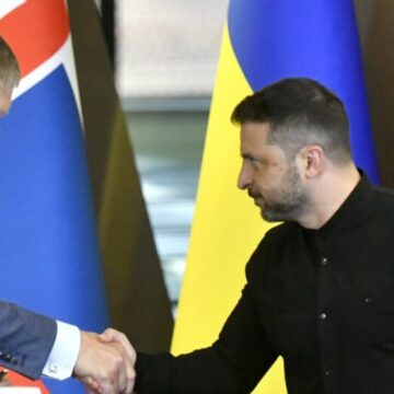 Fico-Zelenskyj.jpg Zelensky : La Slovaquie devrait adhérer au nouveau système de sécurité, a fait l’éloge du soutien à l’adhésion à l’UE