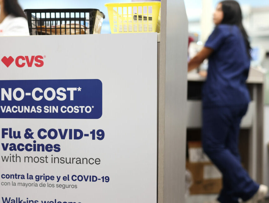 GettyImages-2168151364-1152x648.jpg Qui peut se faire vacciner contre COVID et comment ? C’est compliqué.