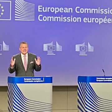 Šefčovič a expliqué à Hanoi que les nouveaux droits de douane américains sur les produits pharmaceutiques n’affecteront pas l’UE.