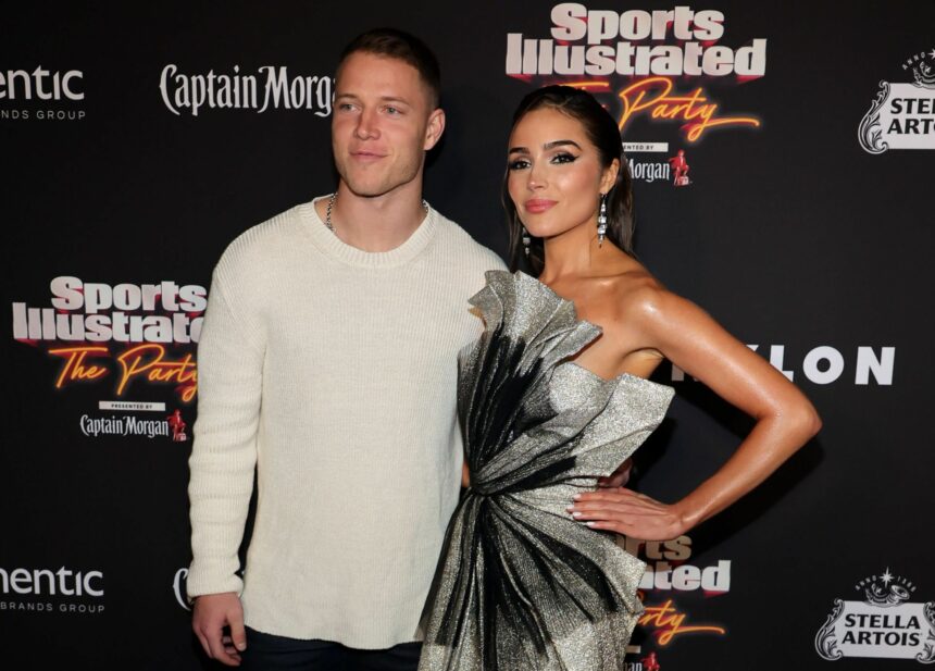 Christian McCaffrey et Olivia Culpo Lock Lips aux 49ers contre Cardinals Week 3 Game