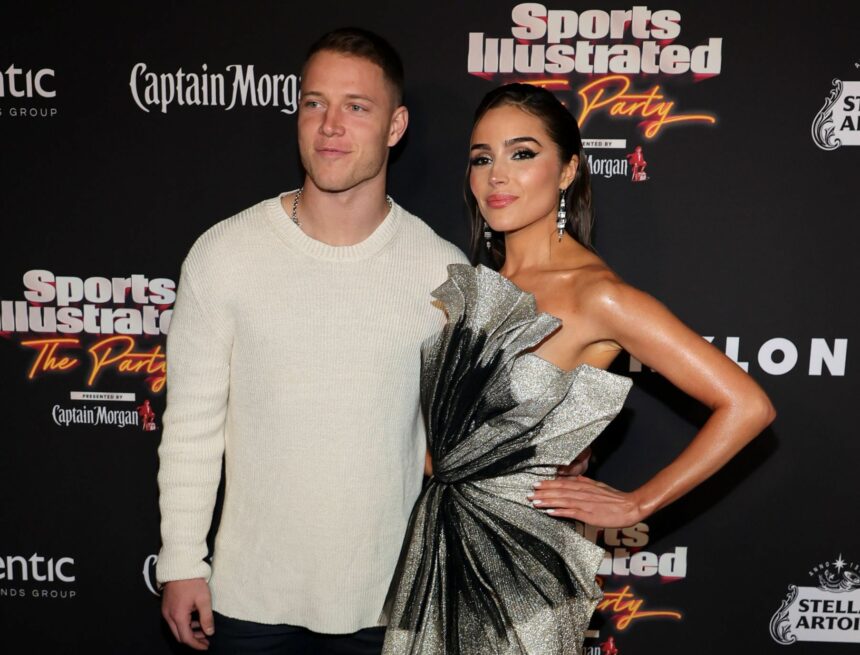Christian McCaffrey et Olivia Culpo Lock Lips aux 49ers contre Cardinals Week 3 Game