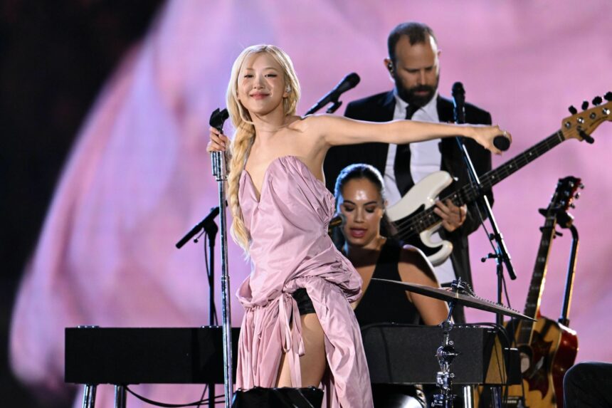 « So fier d’elle » – les fans réagissent alors que le rosé de Blackpink offre des voix de Braw-Live inoubliables avant le public de 60k + au Global Citizen Festival