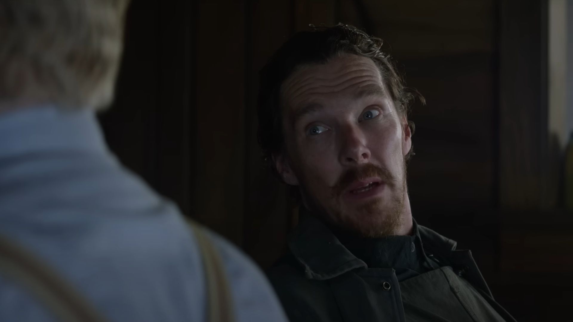 Cumberbatch joue le phil manipulateur (image via youtube / netflix)