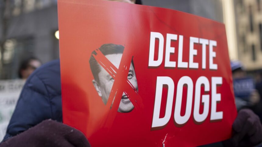 Le personnel du Sénat enquête sur la DOGE, trouve des portes verrouillées et des fenêtres recouvertes de sacs poubelles