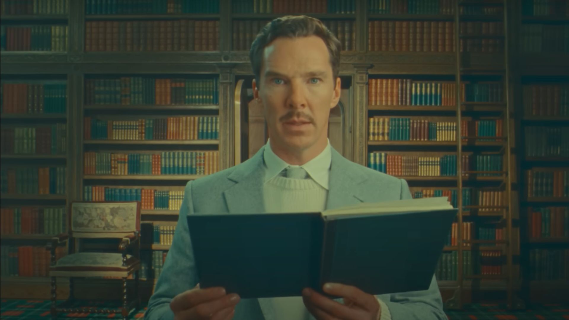 Cumberbatch comme Henry Sugar (image via YouTube / Netflix)