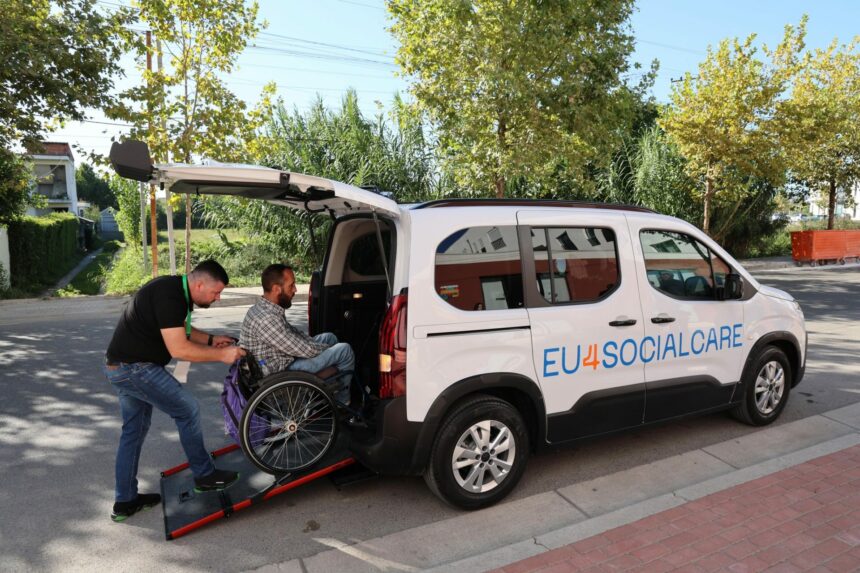 EU4SocialCare, transport social pour les personnes handicapées dans la municipalité de Kamza en Albanie