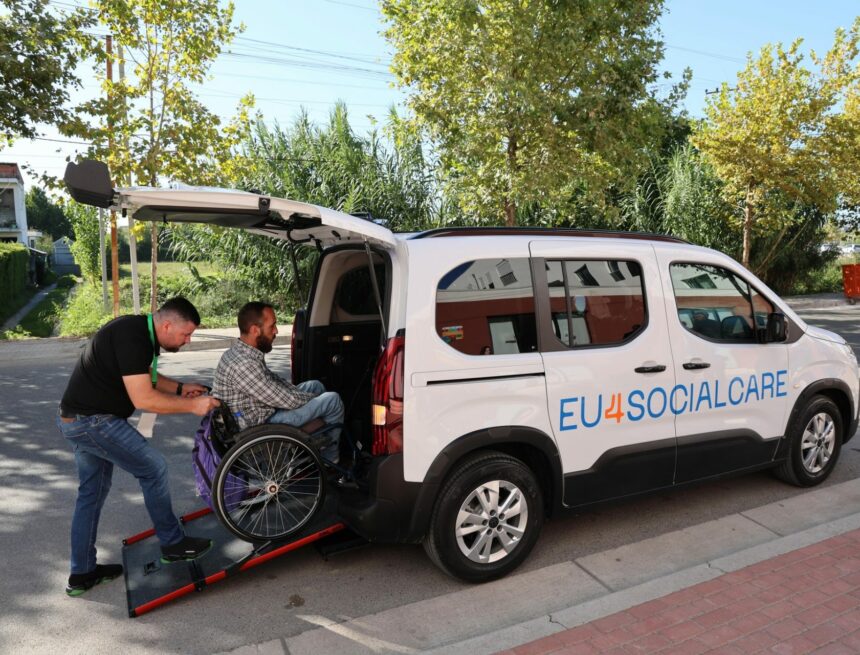 EU4SocialCare, transport social pour les personnes handicapées dans la municipalité de Kamza en Albanie