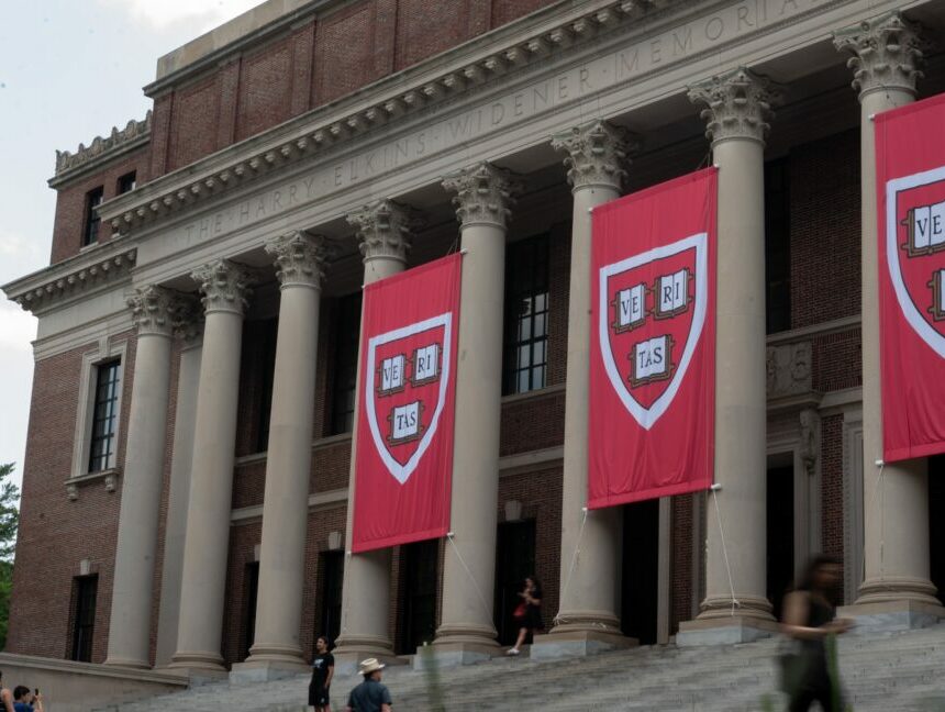 harvard-library-1152x648-1757002725.jpg Harvard bat Trump : un juge ordonne aux États-Unis de rétablir un financement de 2,6 milliards de dollars